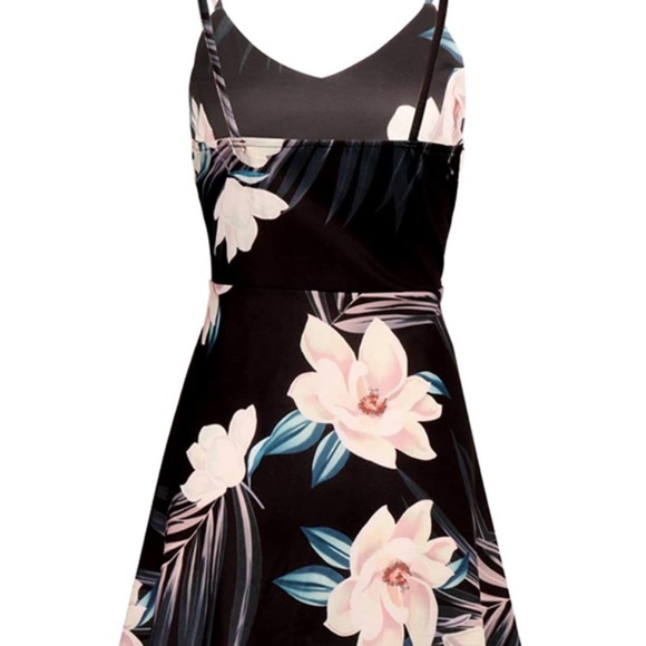 NWT Super Cute & Sexy Summer Dress! - Picture 4 of 5